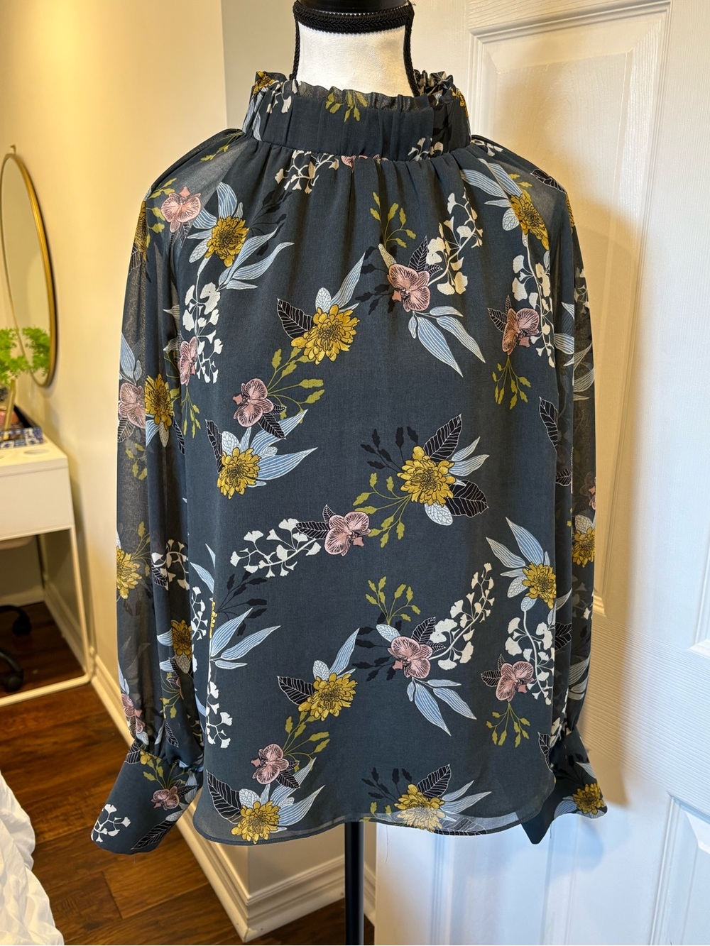 RW&CO Floral Mock Neck Balloon Sleeve Blouse Size L